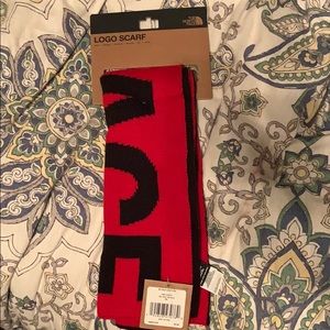 NWT North Face scarf